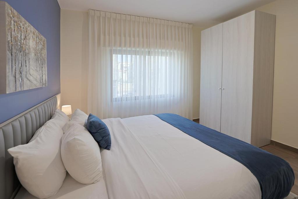 46 Serviced Apartments 14/25