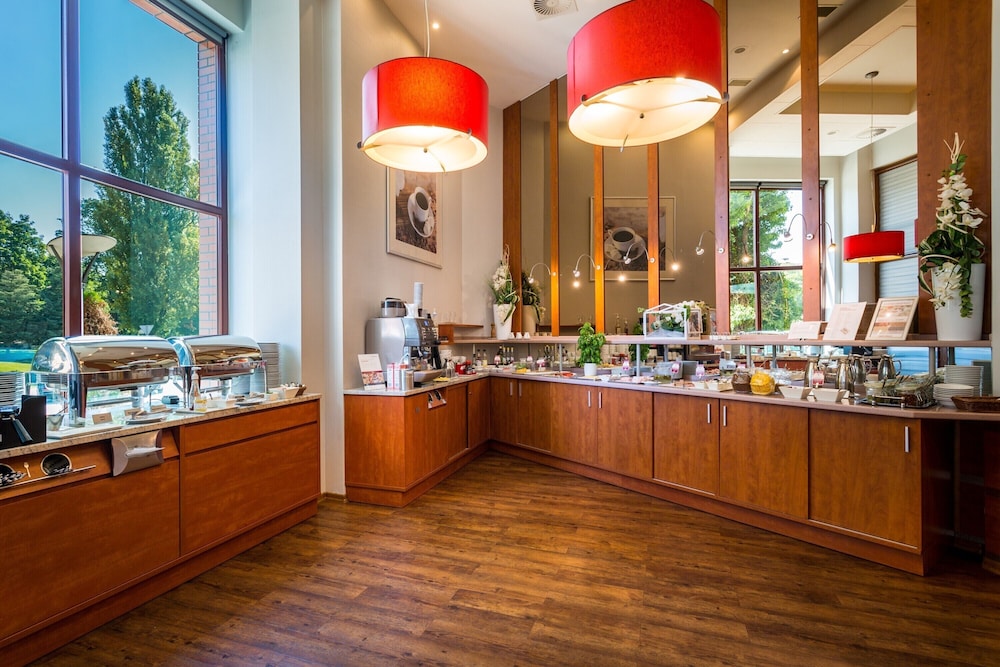 restaurant cafeteria
