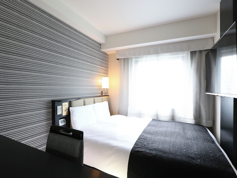 ROOM, SINGLE