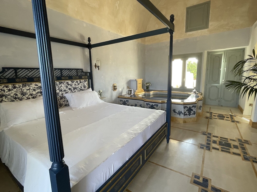 DELUXE, SUITE