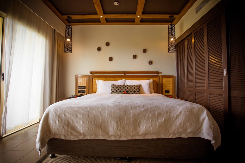 Outrigger Fiji Beach Resort 14/31