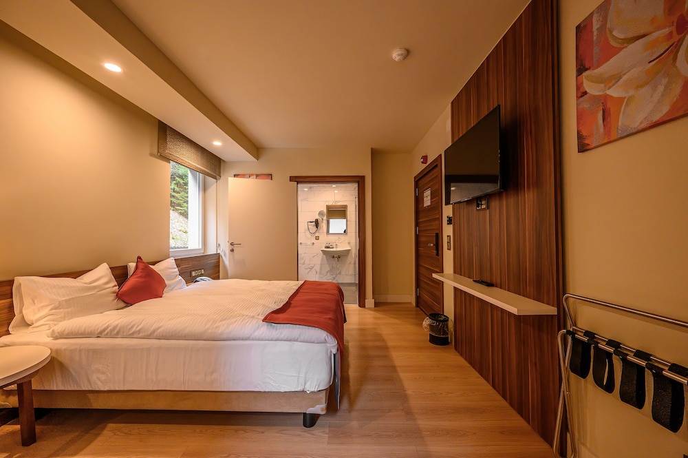 Room, King Bed, Forest View, Balcony