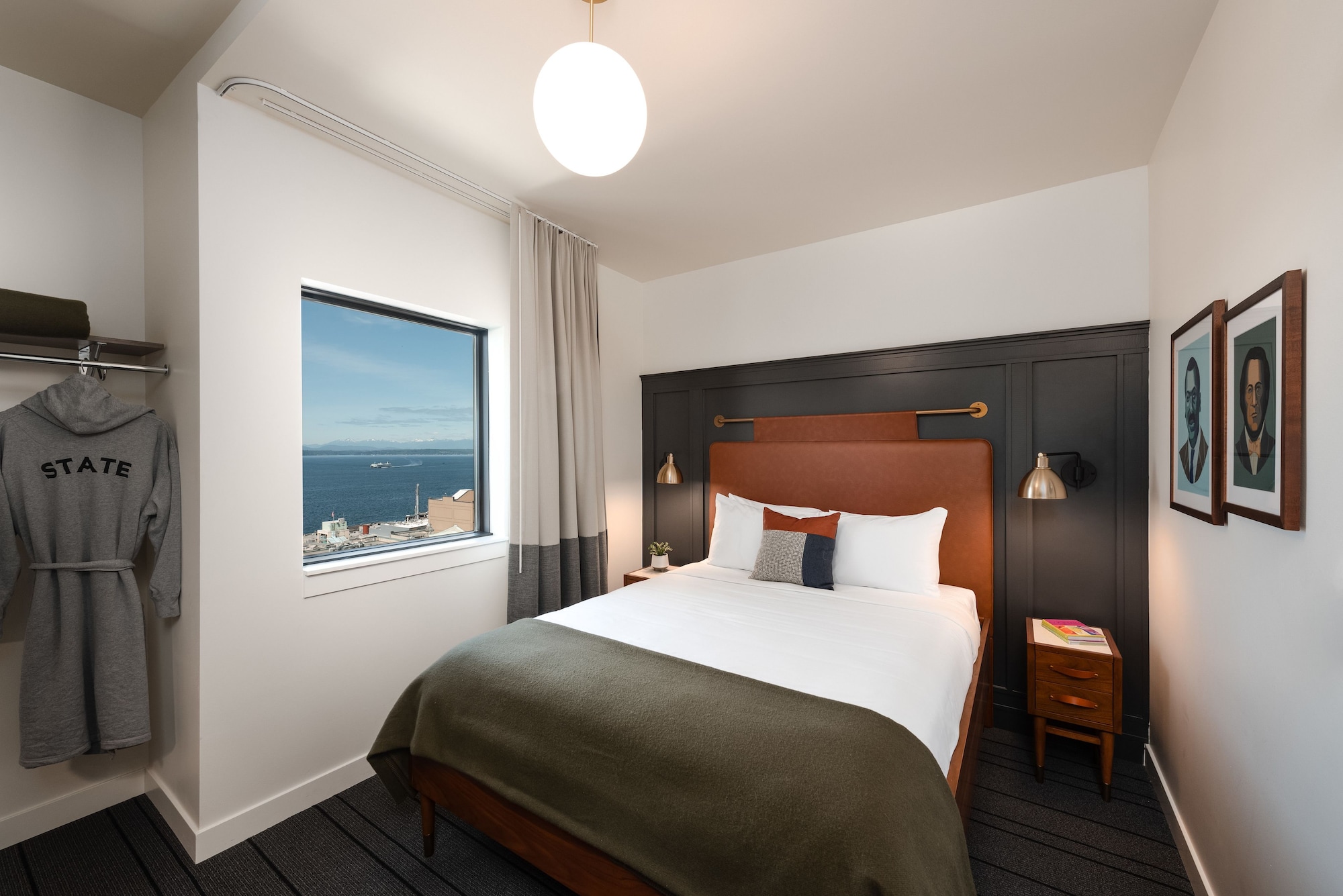 Room, Queen Bed, Water View