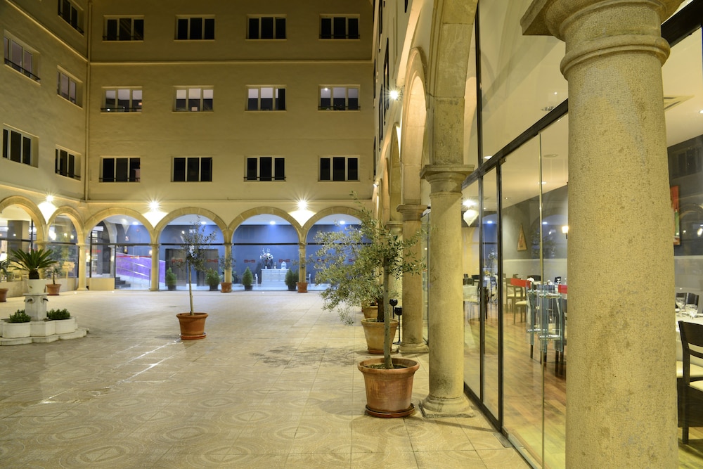 Trh Ciudad de Baeza 24/32