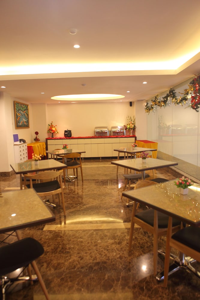 Life Hotel Soekarno Hatta Makassar 14/19