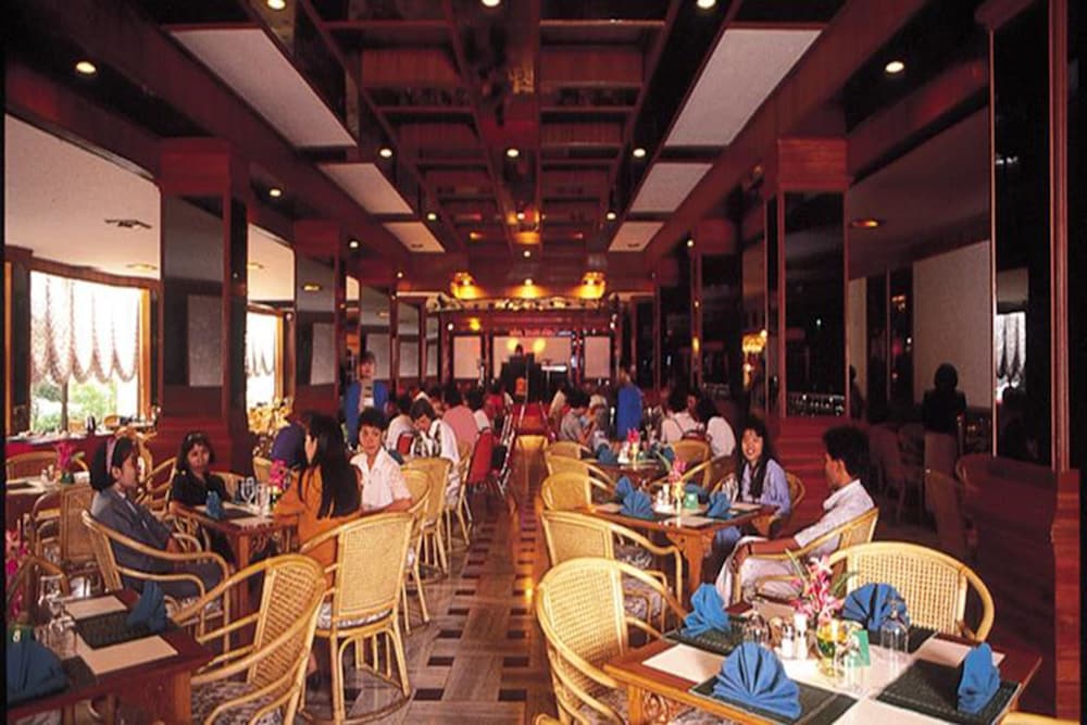 Royal Palace Hotel 60/66