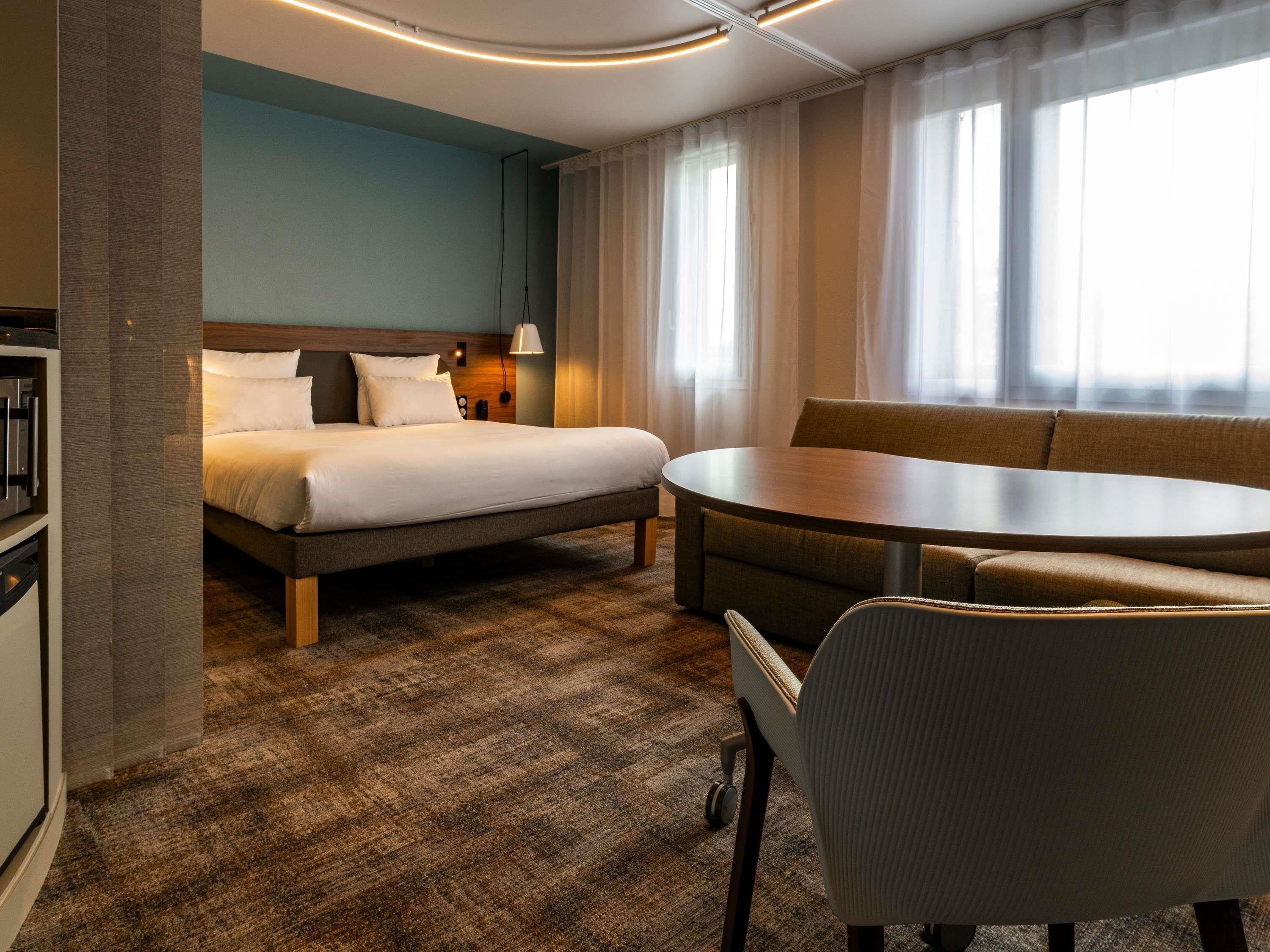 CLASSIC, SUITE, SINGLE, QUEEN BED, SOFA