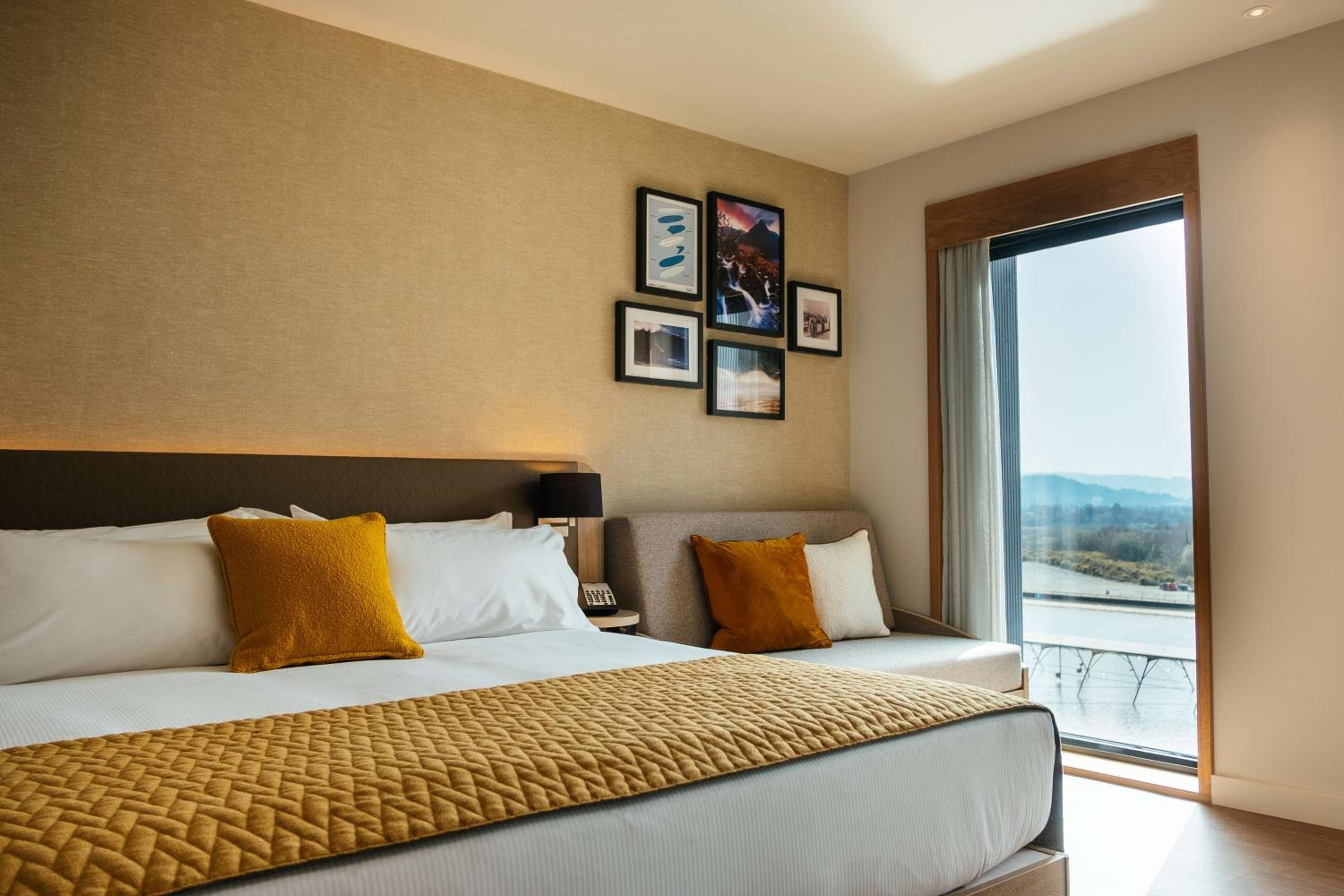 Room, King Bed, Valley View
