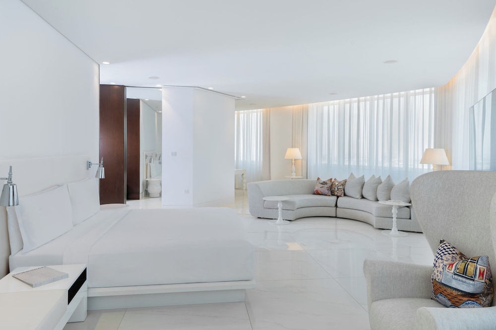 Mondrian Doha 23/77