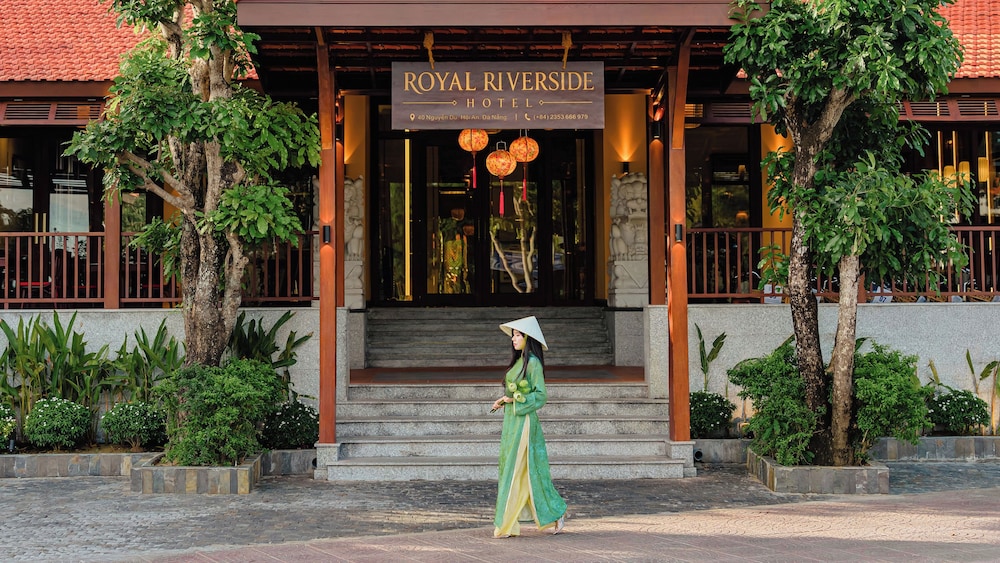 Royal Riverside Hoi An Hotel 5/75