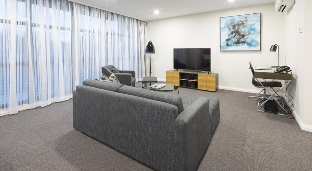 AVENUE HOTEL CANBERRA 41/59
