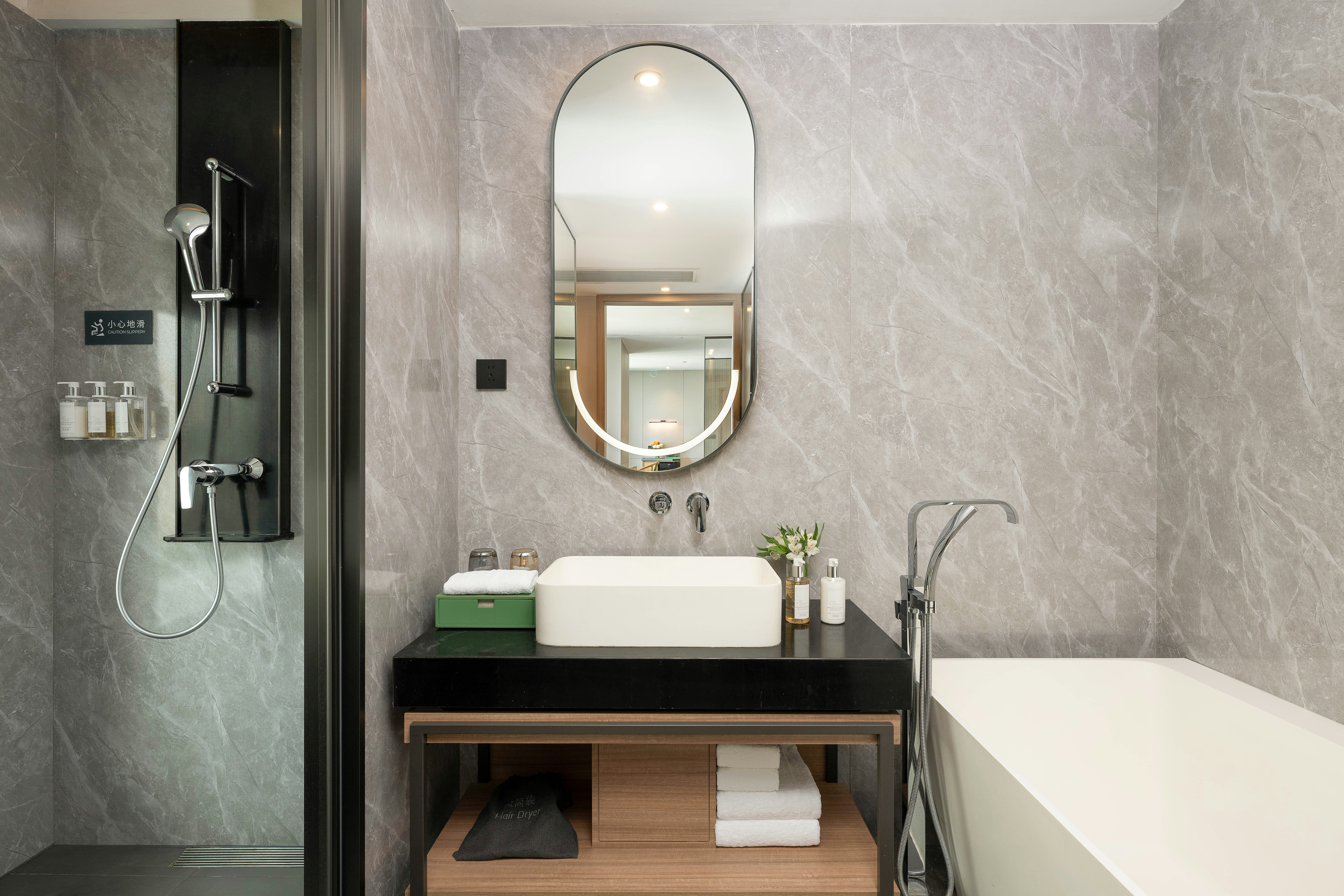 Holiday Inn Guangzhou Zhujiang New Town By Ihg 50/50