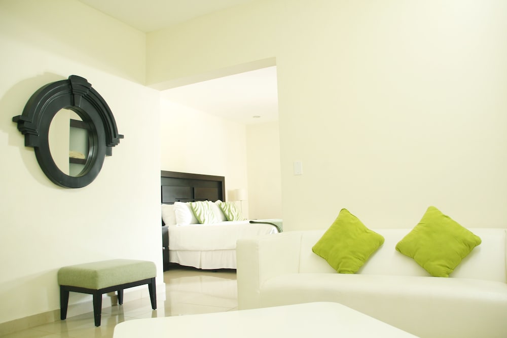 Contempo Hotel 32/49