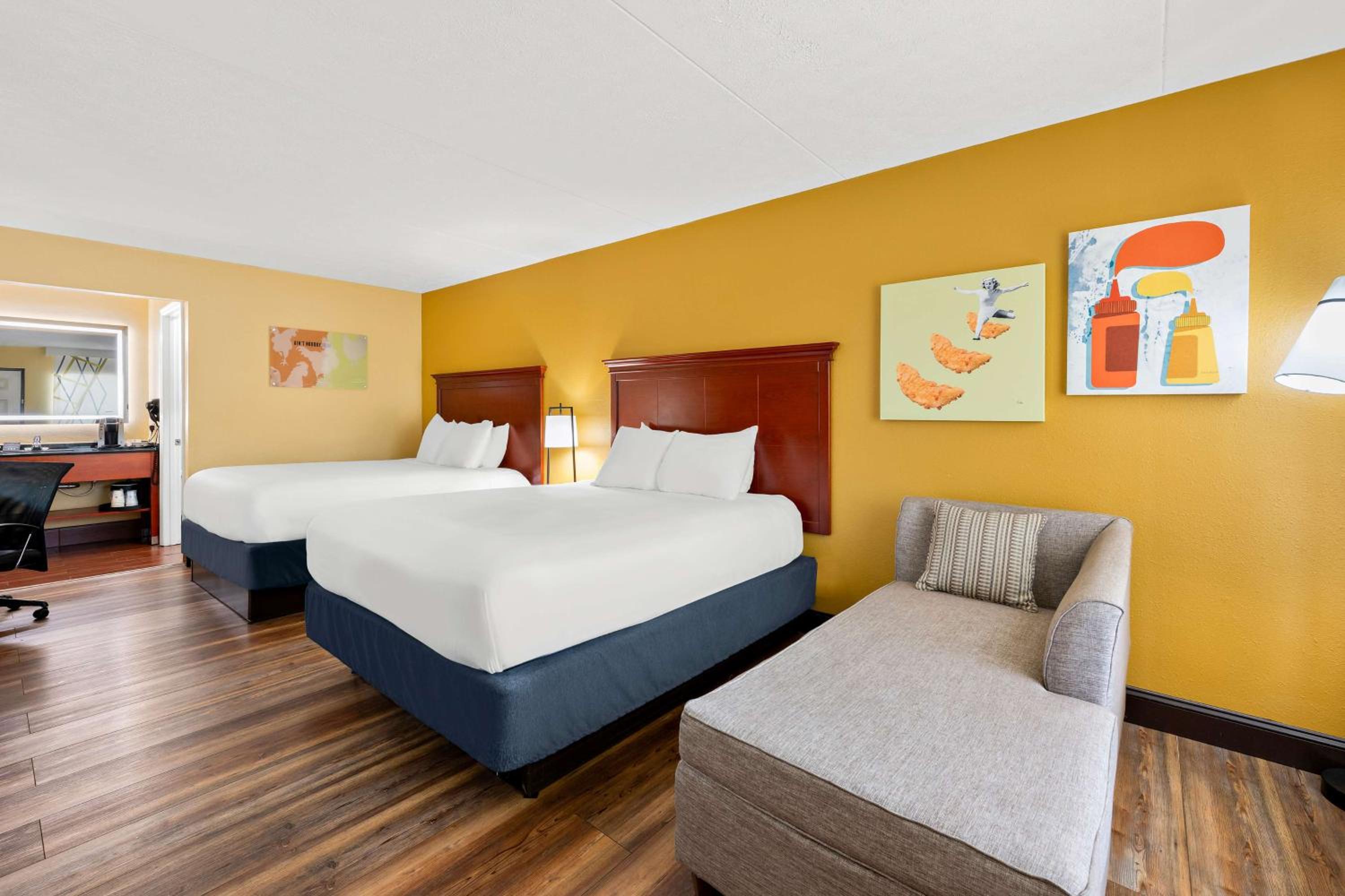 Downstairs, 2 Queen Beds, Pet Friendly