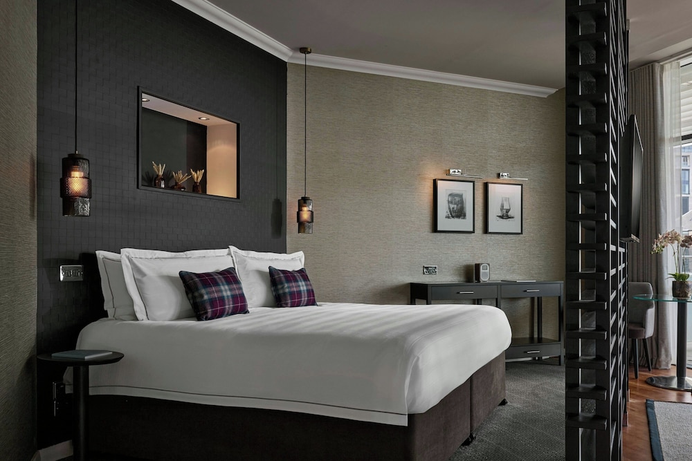 STUDIO, SUITE, KING BED, TERRACE VIEW