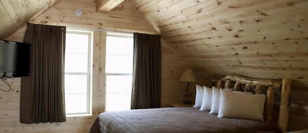 Cabins of Mackinaw 20/53