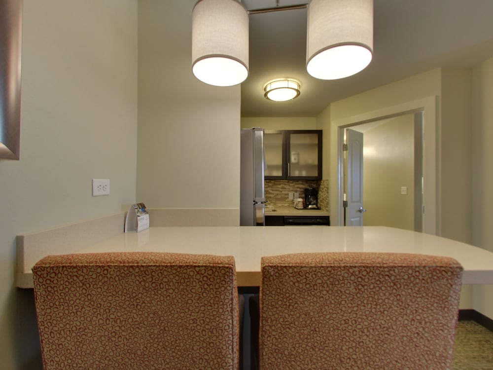 STAYBRIDGE SUITES MADISON FITCHBURG 17/71