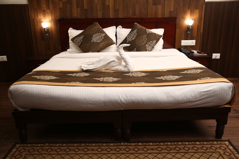 Hotel Krishna Sagar(Raj Nagar) 21/62