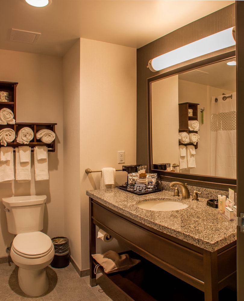 Hampton Inn Suites Mishawaka S Bend At Heritage Square In 47/61