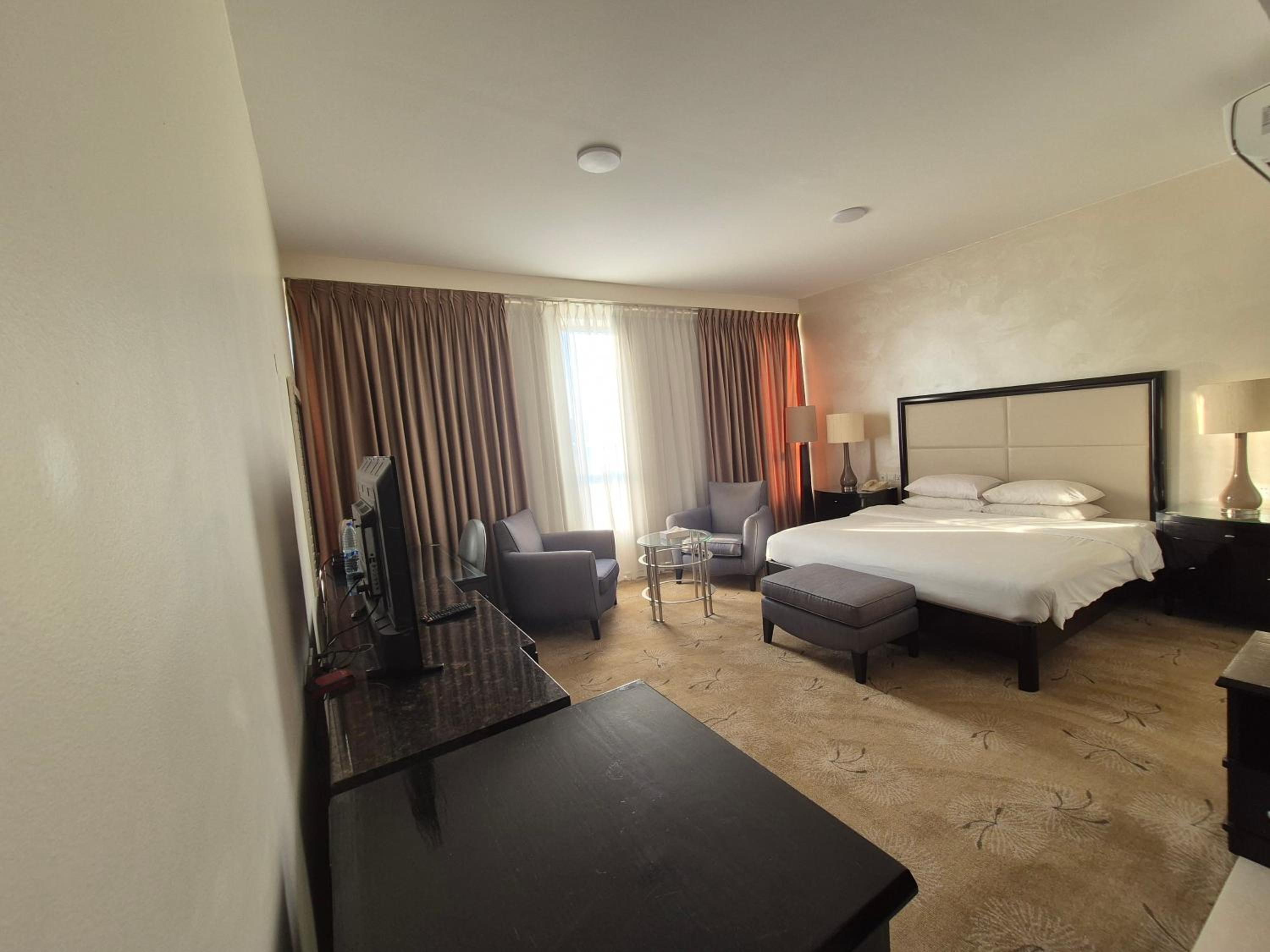 Deluxe, LE VENDOME HOTEL 3/10