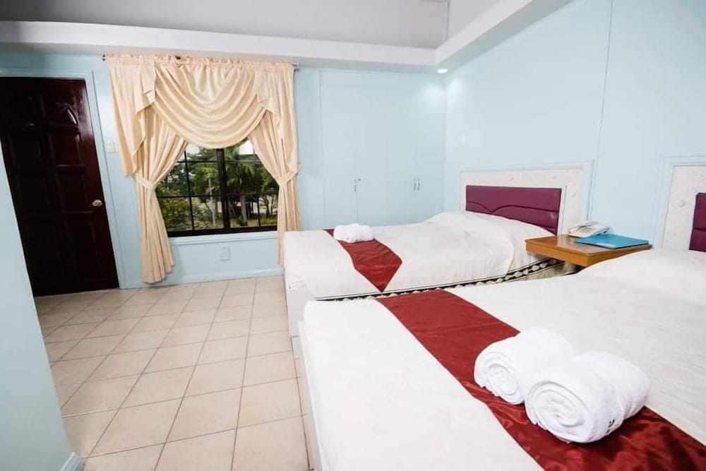 DELUXE, 2 QUEEN BEDS