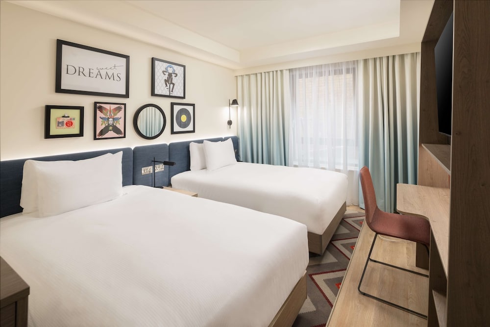 ROOM, TWIN BEDS