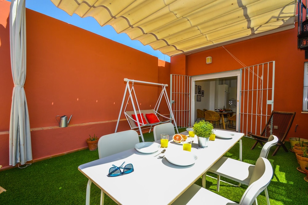The Zentral Suites & Apartments 54/75