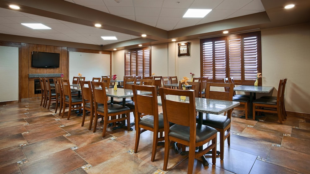 Days Inn By Wyndham Redwater 19/25