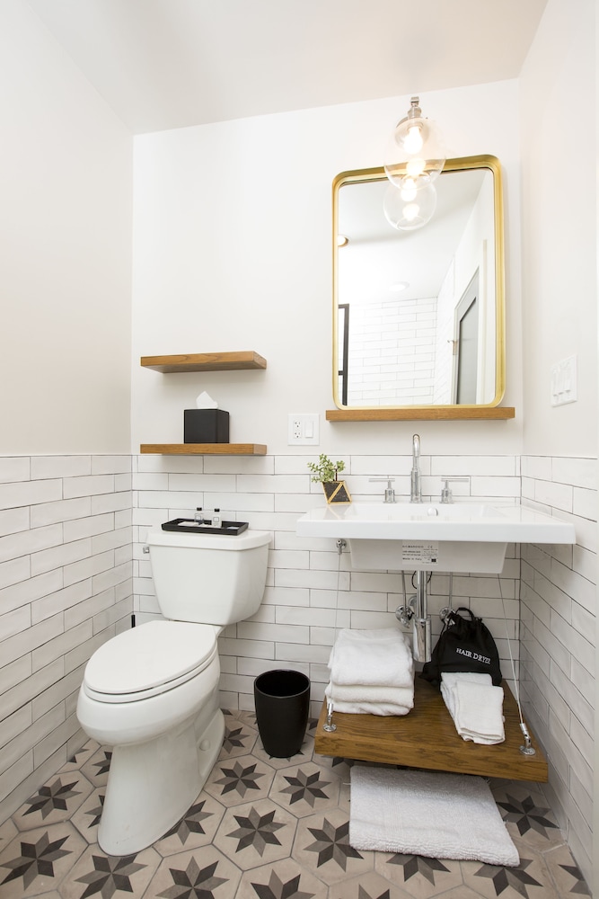 Wicker Park Inn 49/50