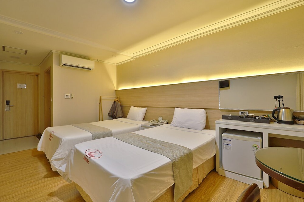 Palace Tourist Hotel 15/29