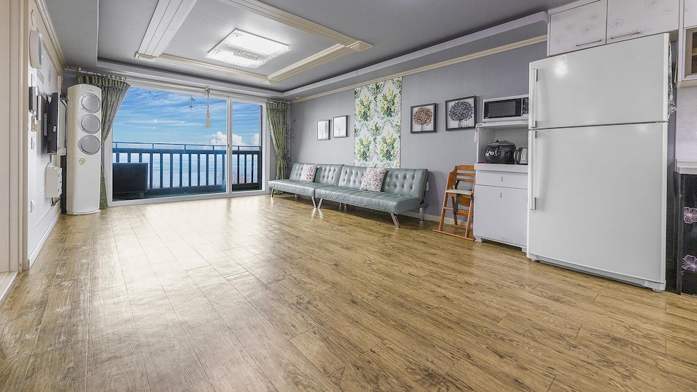Ganghwa Badatgashimteo Pension 24/50