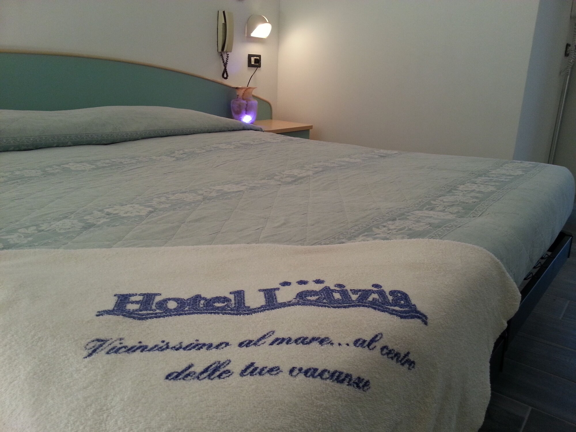 ROOM, DOUBLE BED