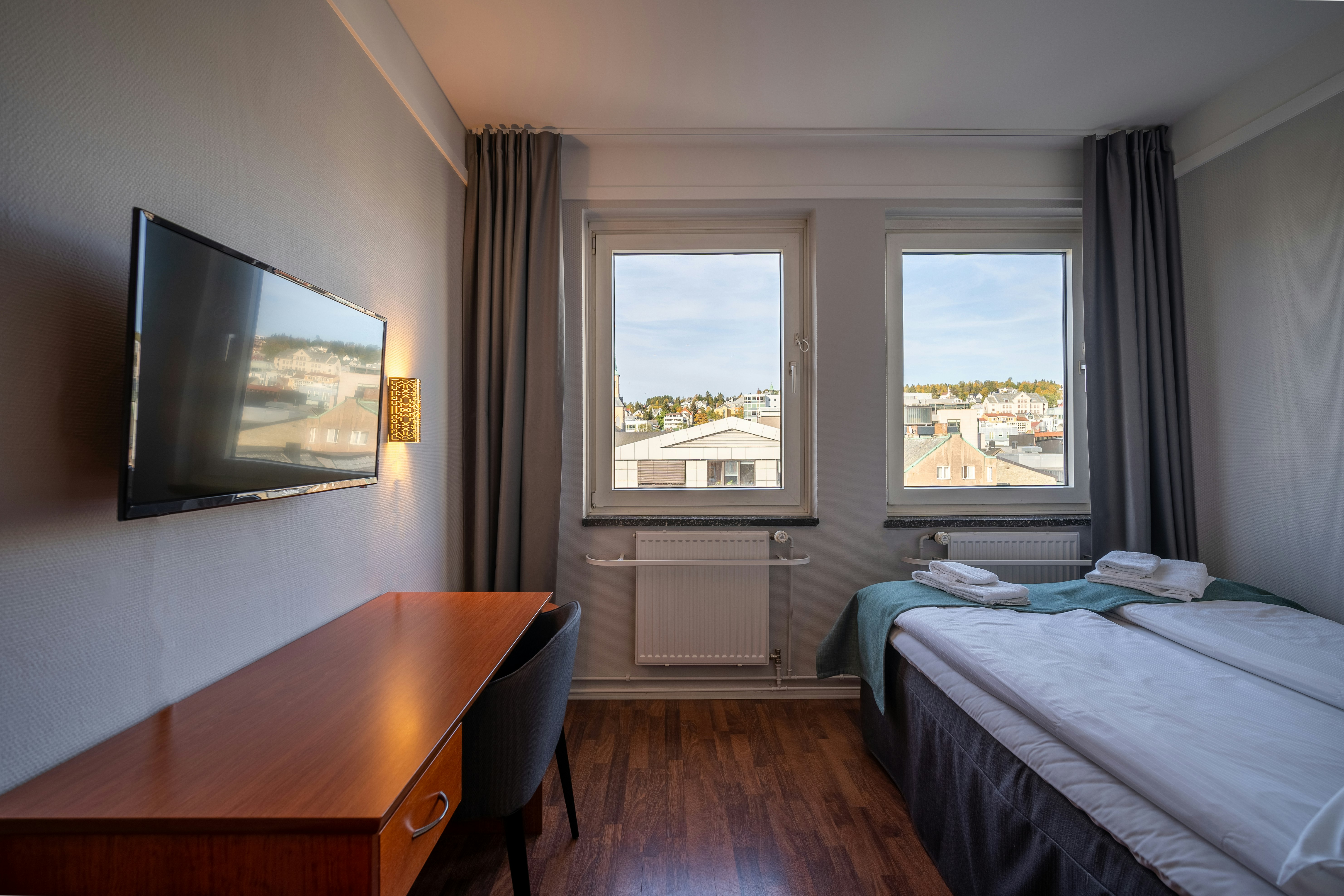 Enter Amalie Hotel 26/79