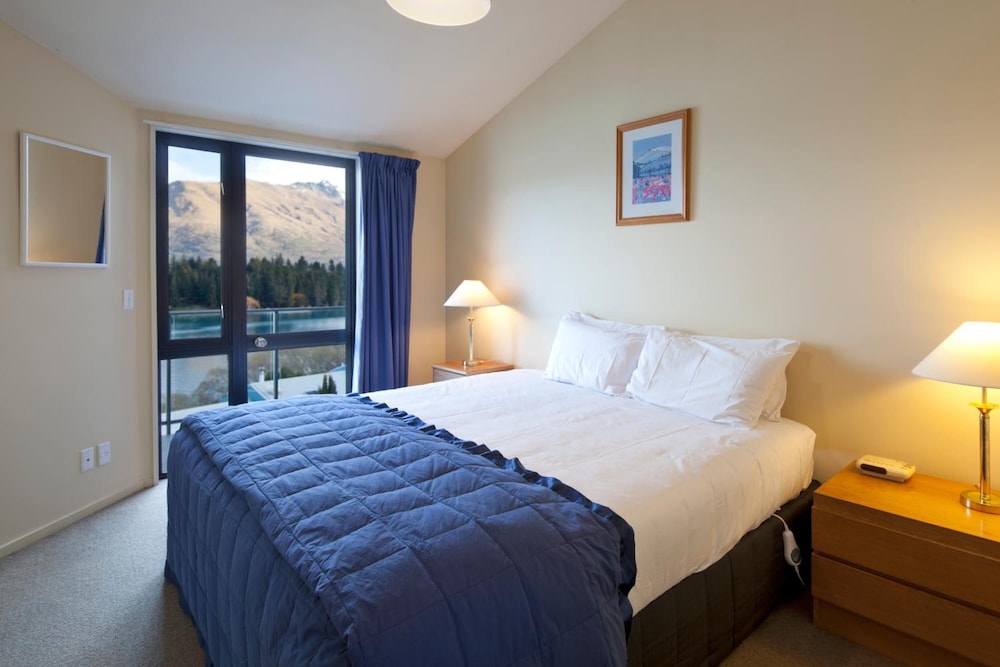 SPINNAKER BAY APARTMENTS 16/68