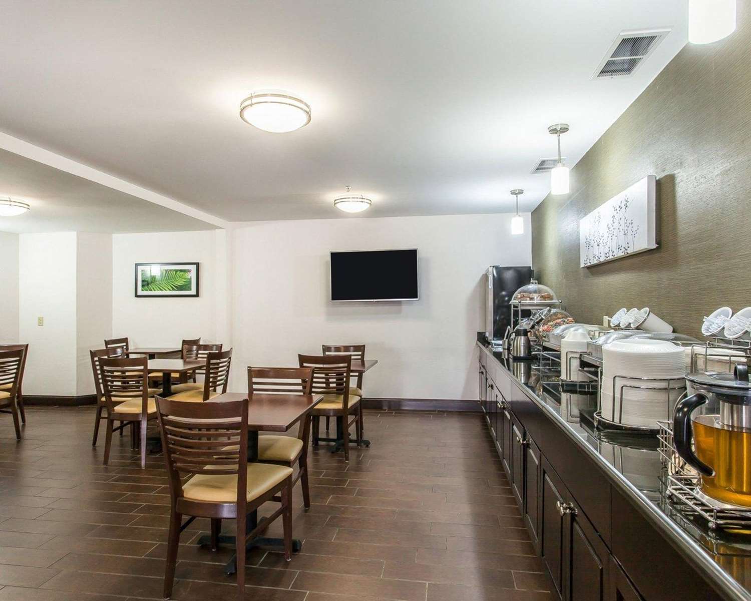 Inn & Suites Near I-90 And Ashtabula 10/14