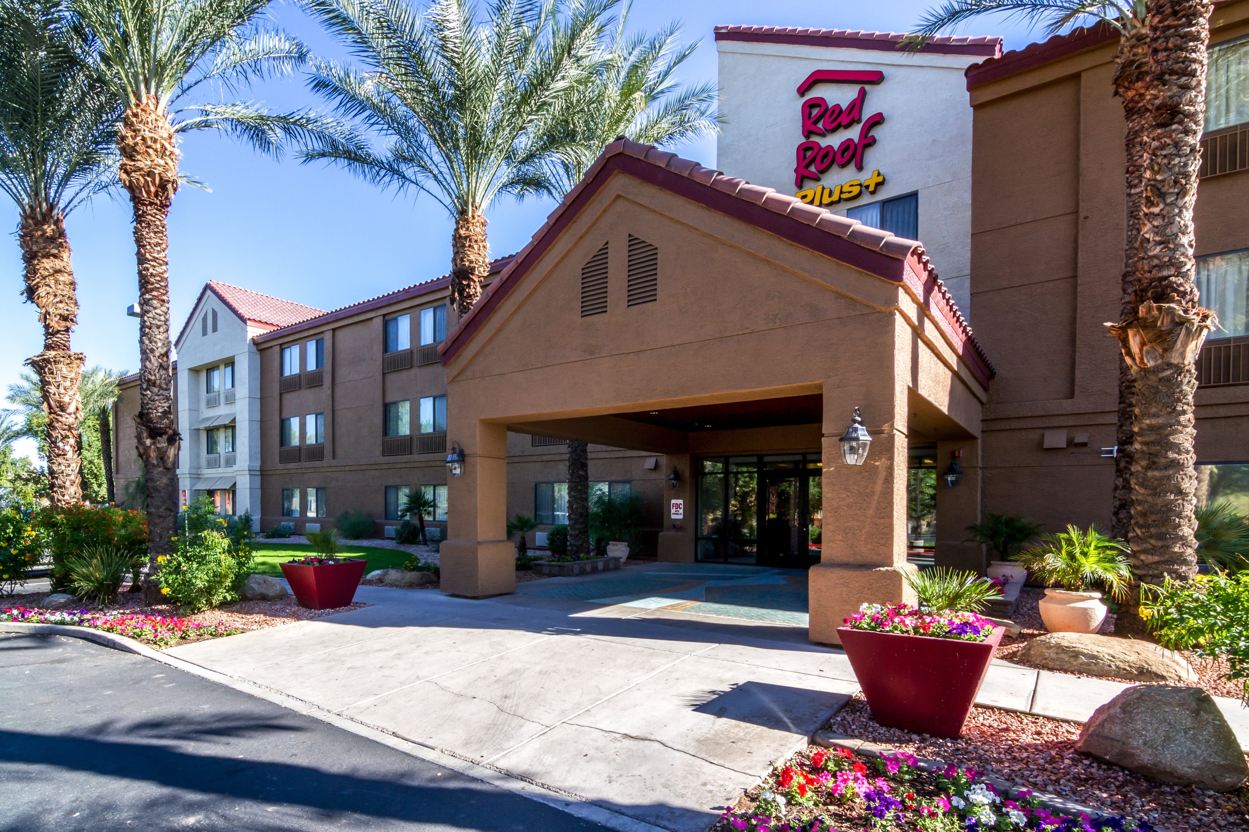 Red Roof PLUS Tempe - Phoenix Airport 1/10