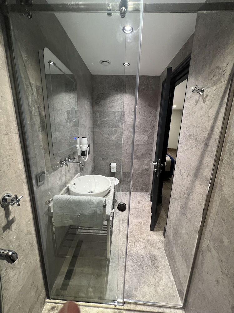 AHG Atlas Hotel 40/41