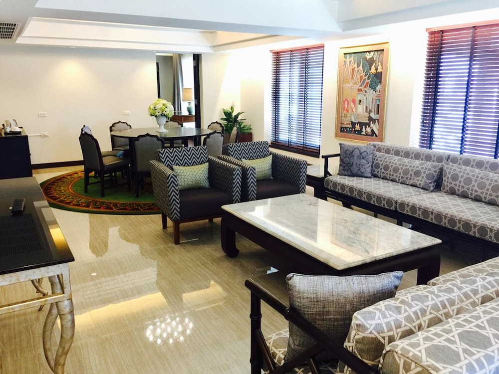 Indra Regent Hotel 56/82
