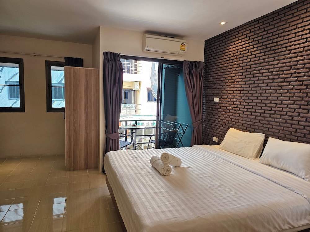 DELUXE, DOUBLE BED