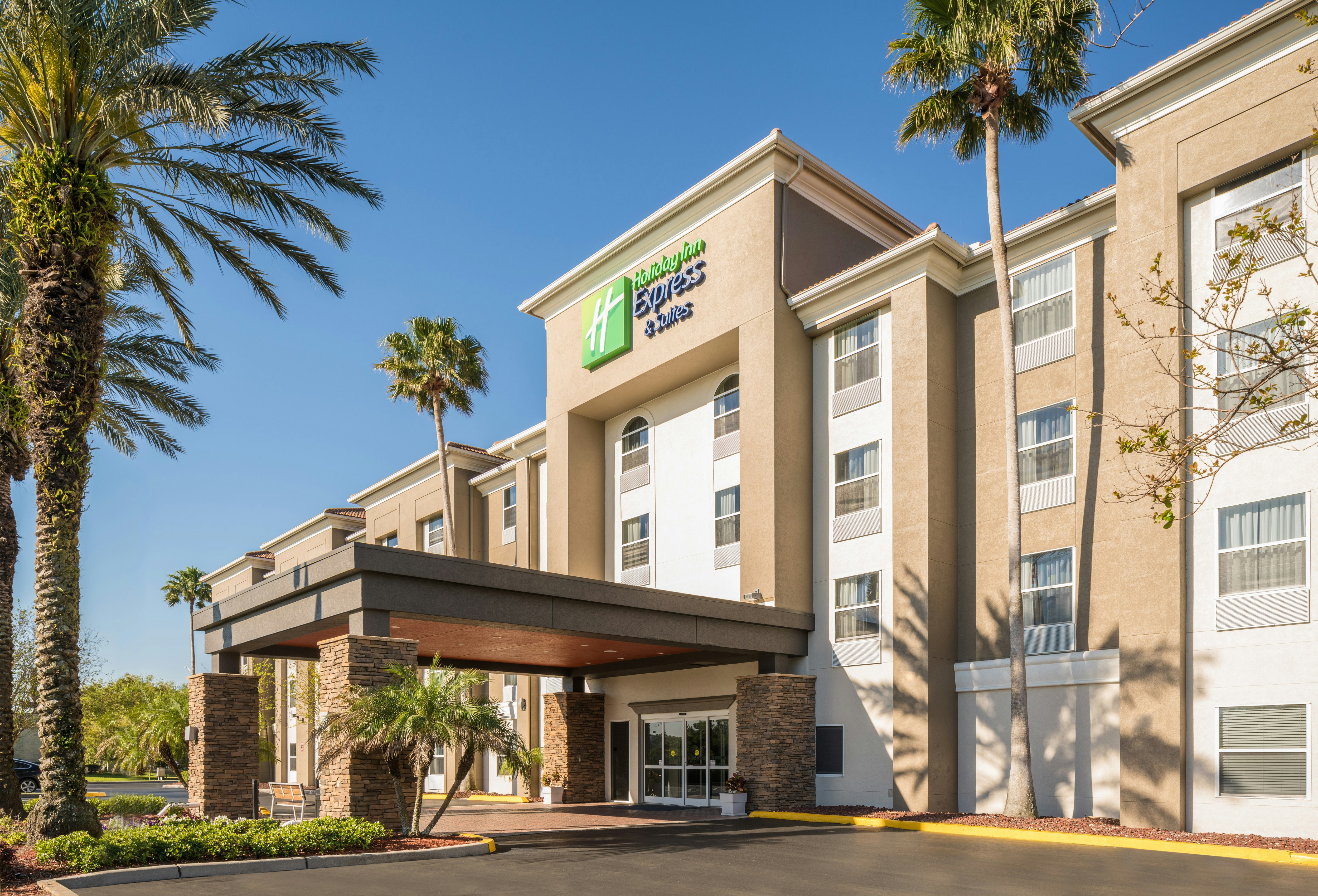 Holiday Inn Express And Suites Orlando International Airport 54/62