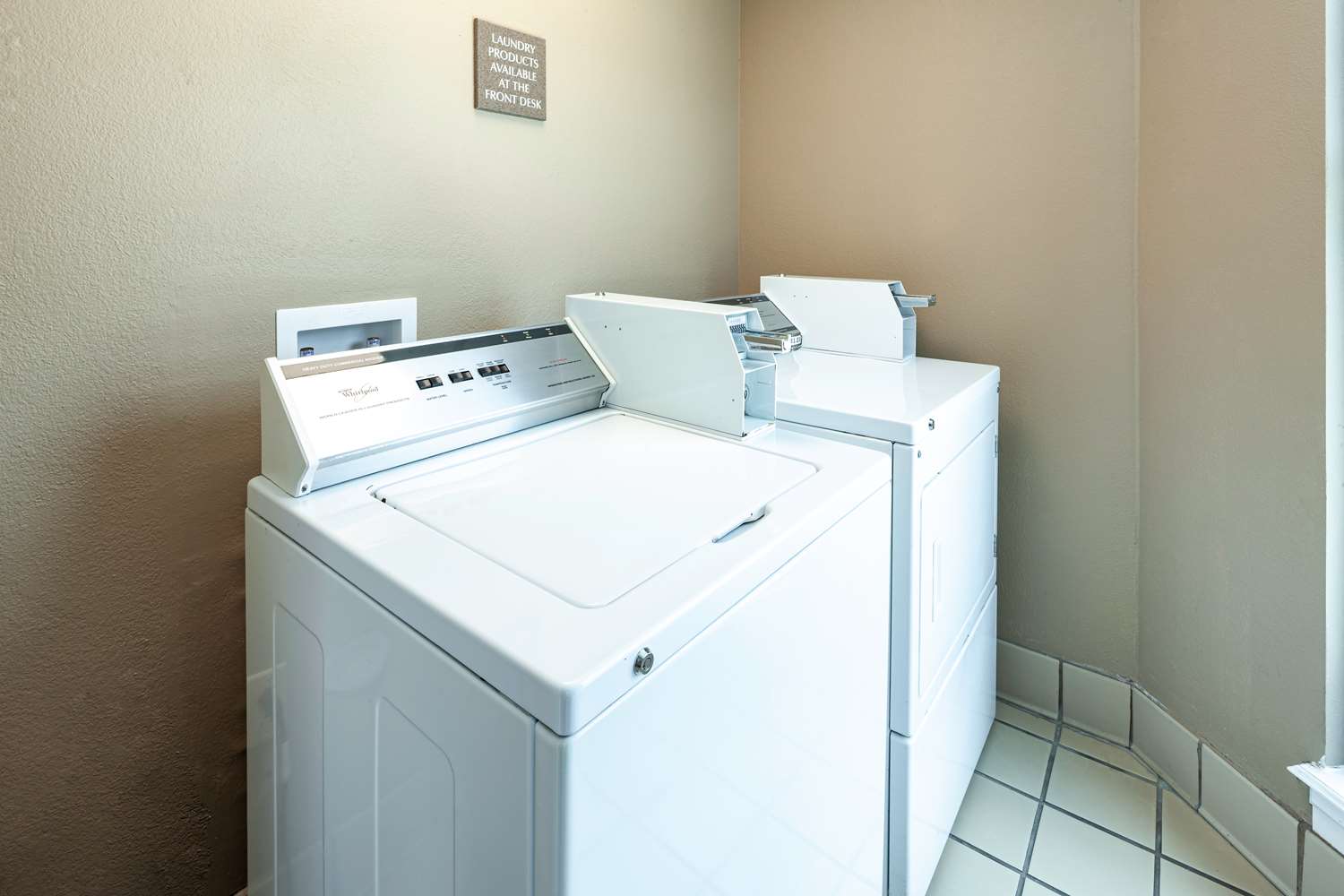 New Smyrna Beach Hotel & Suites 7/24