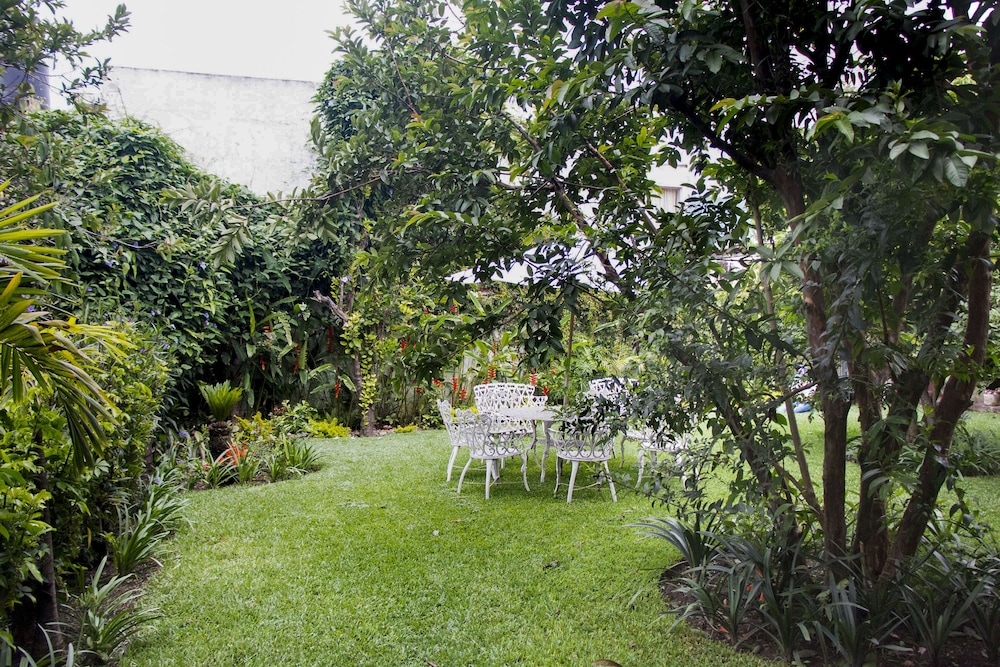 Naif Boutique Hotel & Gallery 58/68