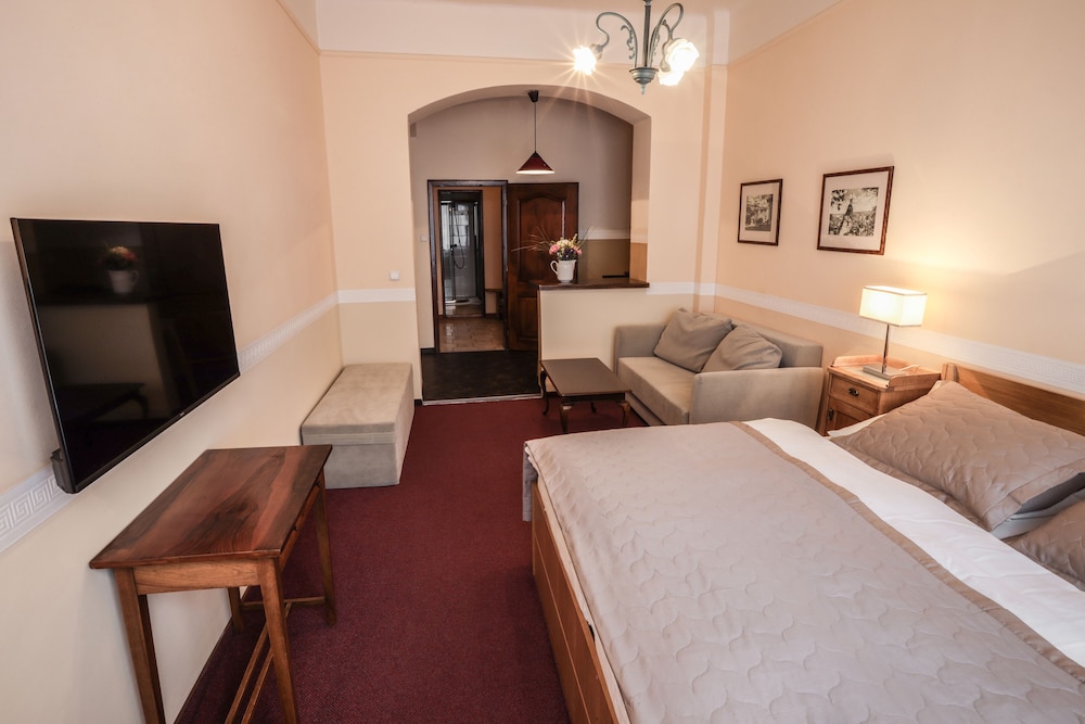 Kavalerie Hotel 14/37