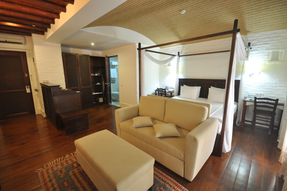 El Vino Hotel Suites 20/50