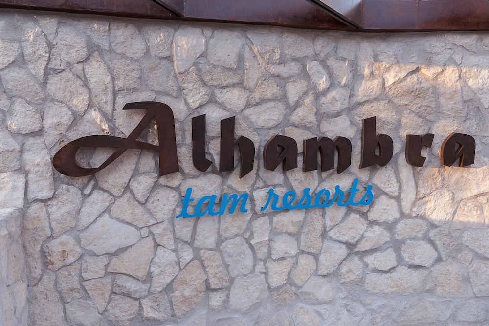 Alhambra Boutique by TAM Resorts 20/50