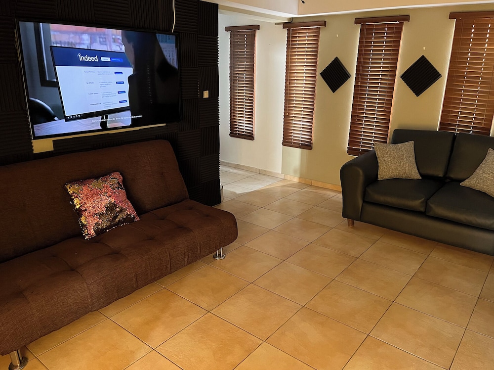 Genesis Bed &amp; Breakfast 24/50