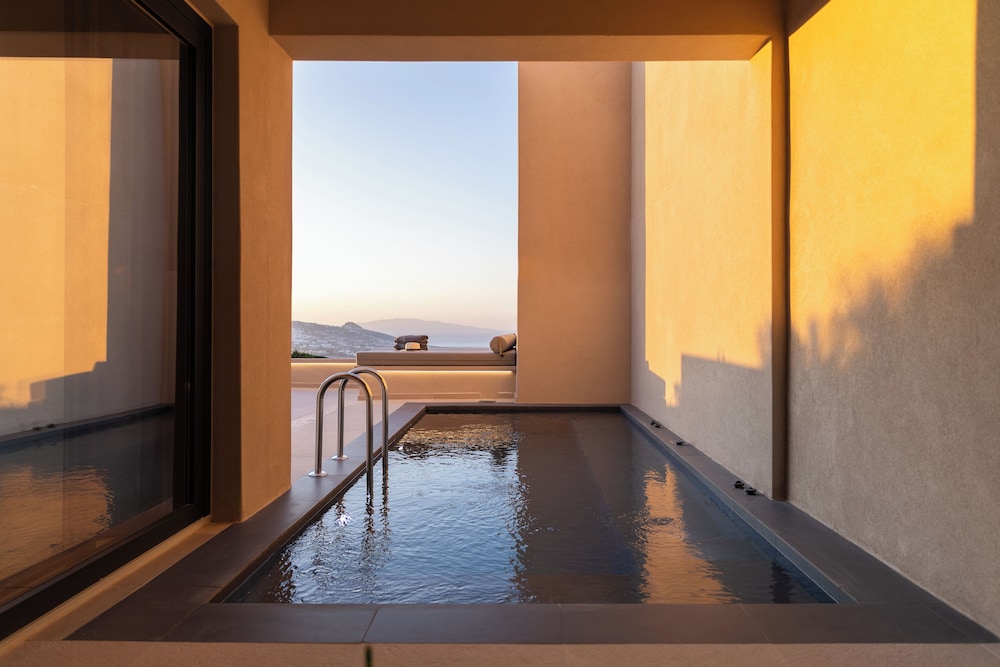 North Santorini Luxury Spa Hotel 24/50