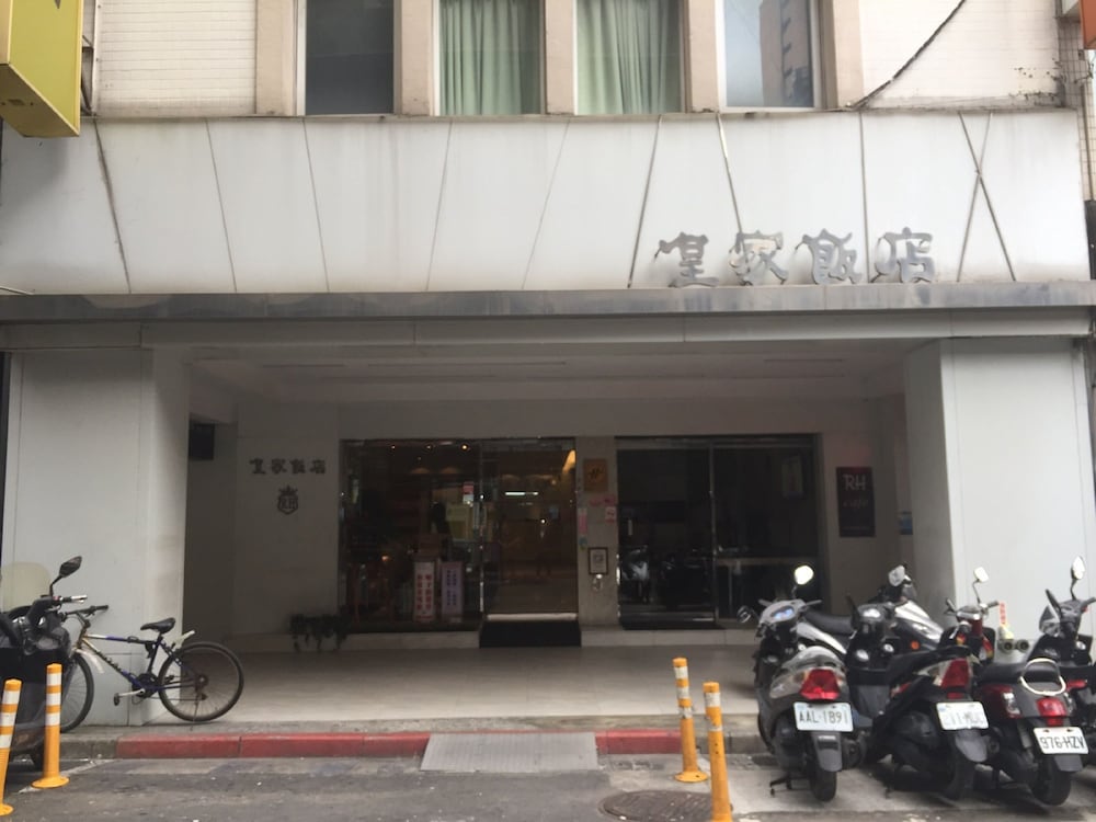 Royal Hotel 6/33