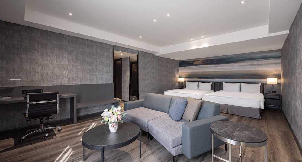 Lakeshore Hotel Metropolis I 35/52