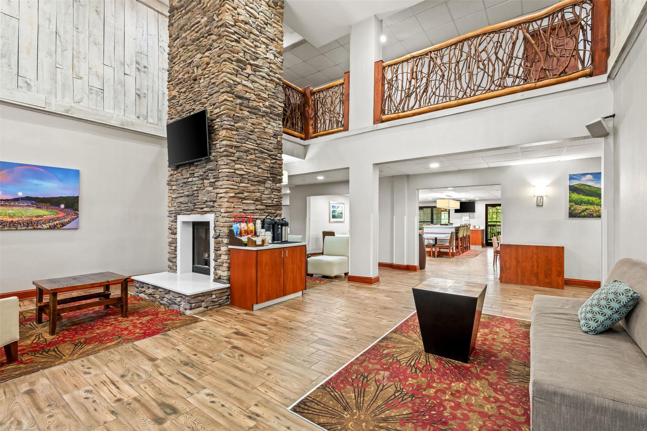 La Quinta Inn & Suites by Wyndham Boone University 37/63